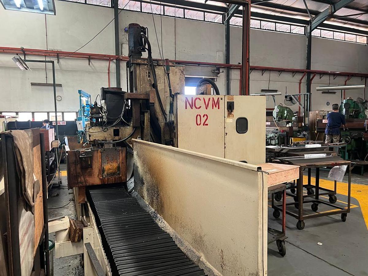 Used Fong Lee MCV-3000XL Milling Machine Year 1996