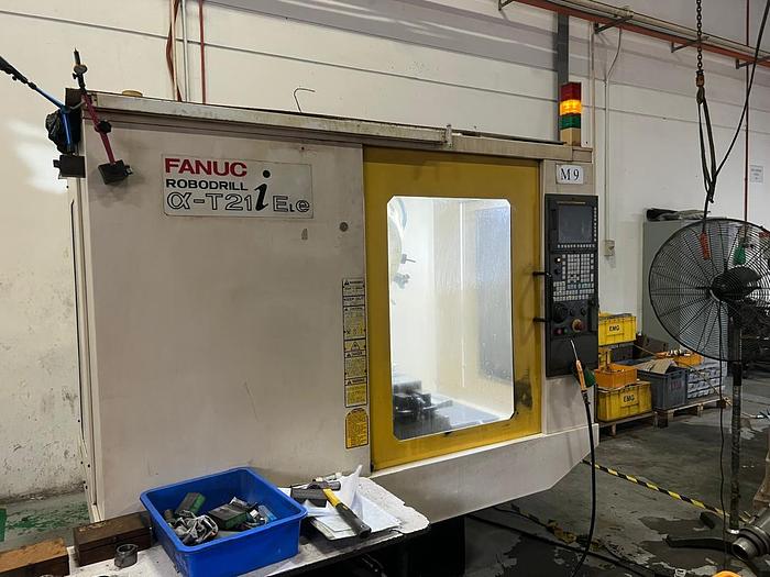 Used FANUC ROBODRILL α-T21iELe Year 2006 CNC Vertical Machining Center 