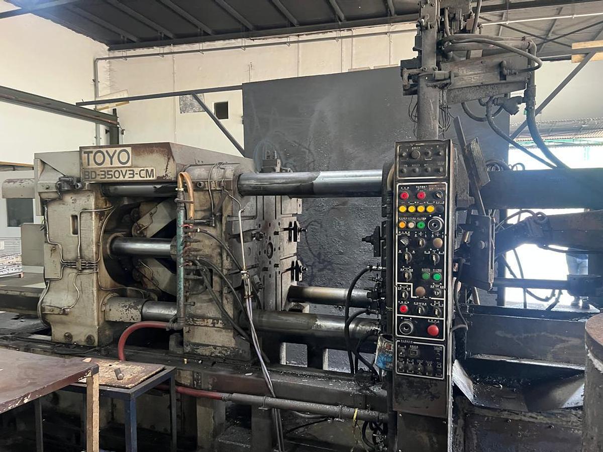 Used TOYO 350T Model BD-350V3-CM Year 2000 Die Casting Machine