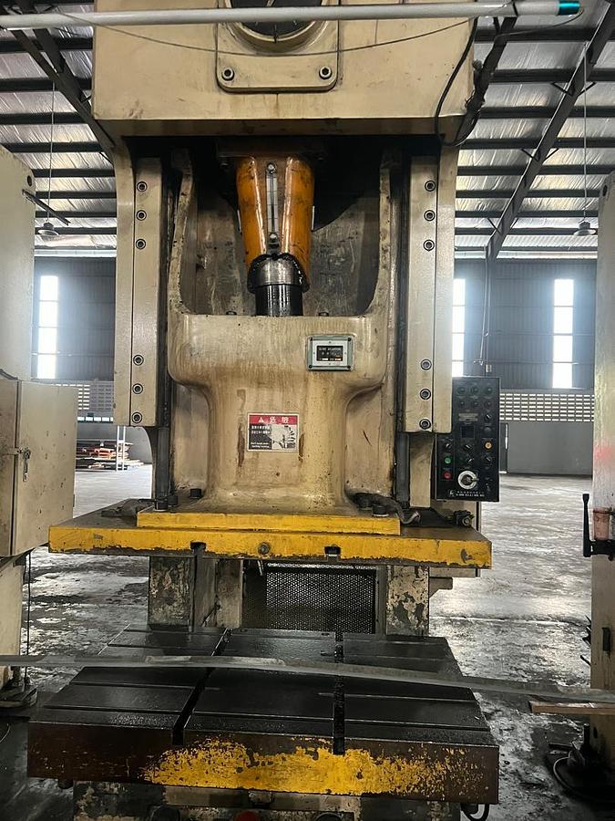 Used LI CHIN LAMP-160 Mechanical Stamping Press Year 2016