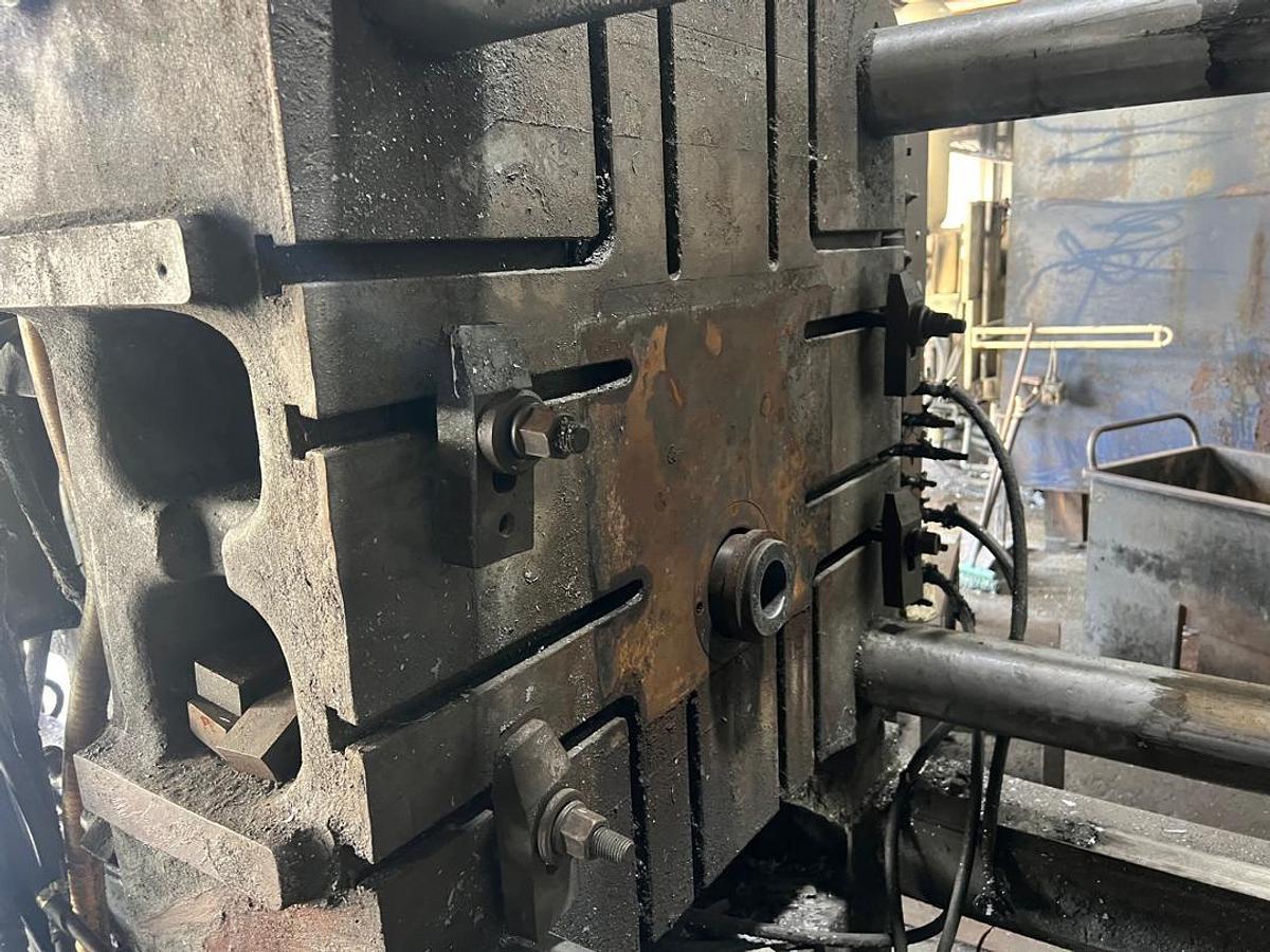 Used TOYO 350T Model BD-350V3-CM Year 2000 Die Casting Machine