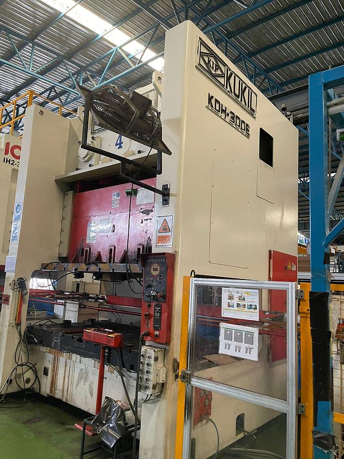Used Kukil KDH-300E High Speed Stamping Machine Year 2011