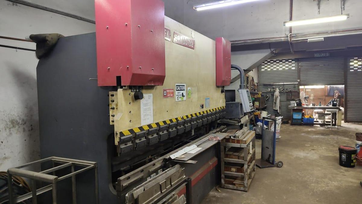Used LEK EP100-32 Shearing Machine