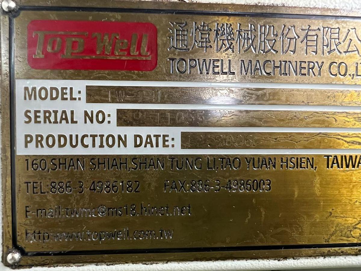 Used Topwell TW24L Vertical Machining Center Year 2009