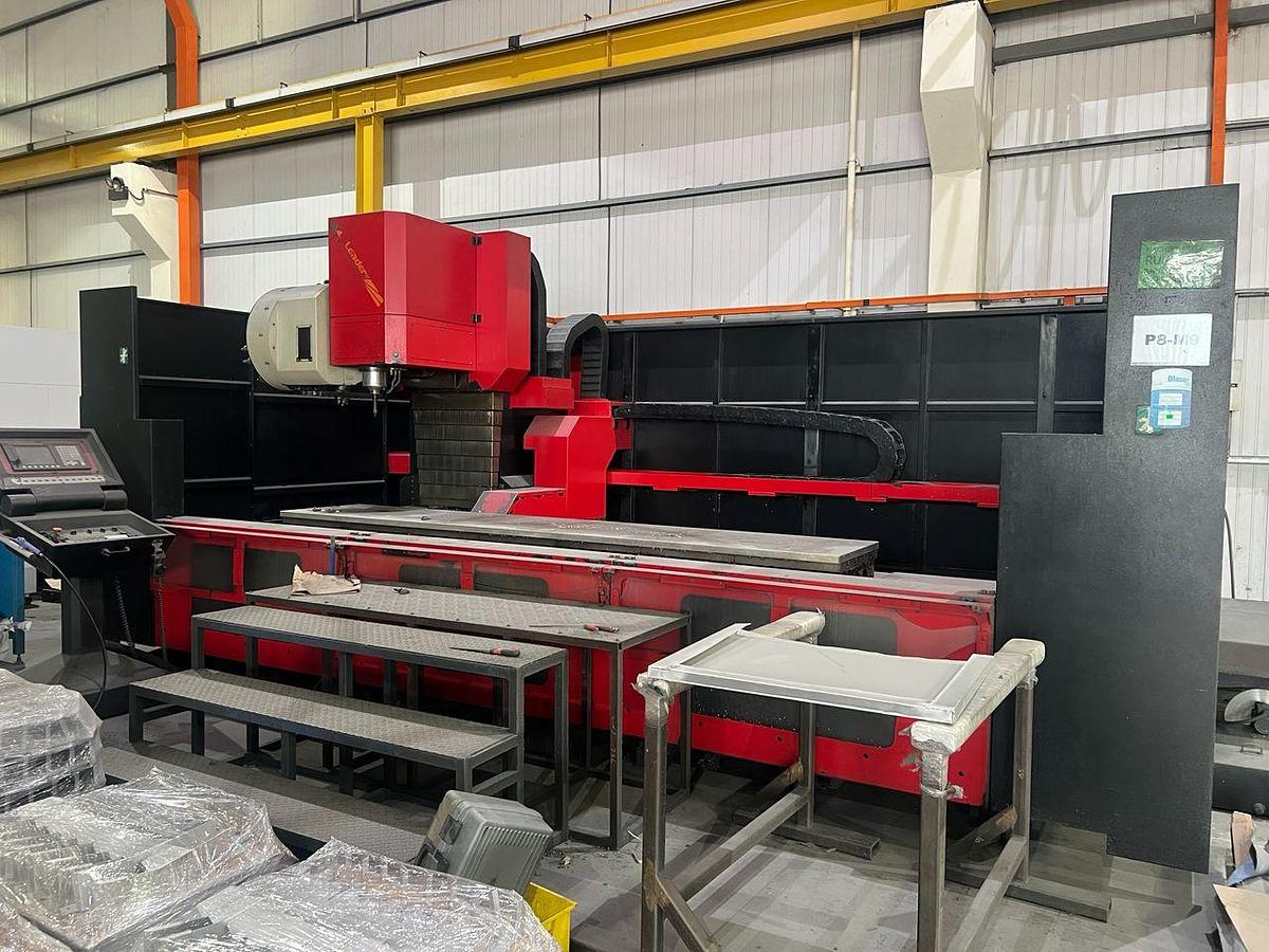 Used Leader RH4-35 Moving Column Machining Center