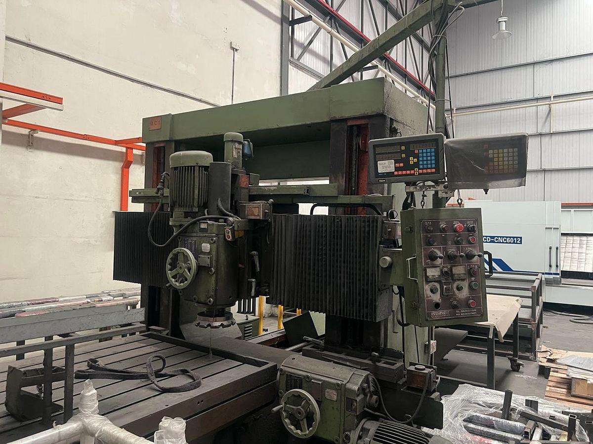 Used Chin Yuan Hsing CH3000 Plano Milling Machine Year 1993