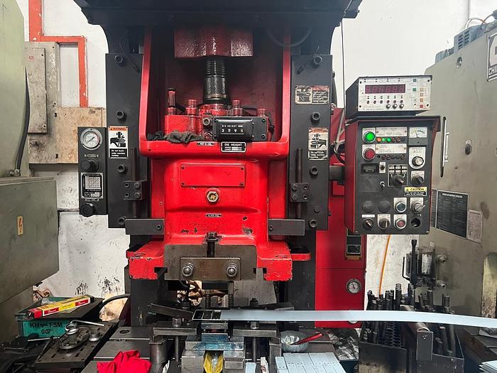 Used Year 1995 Stamping Machine Amada 60T Model TP-60
