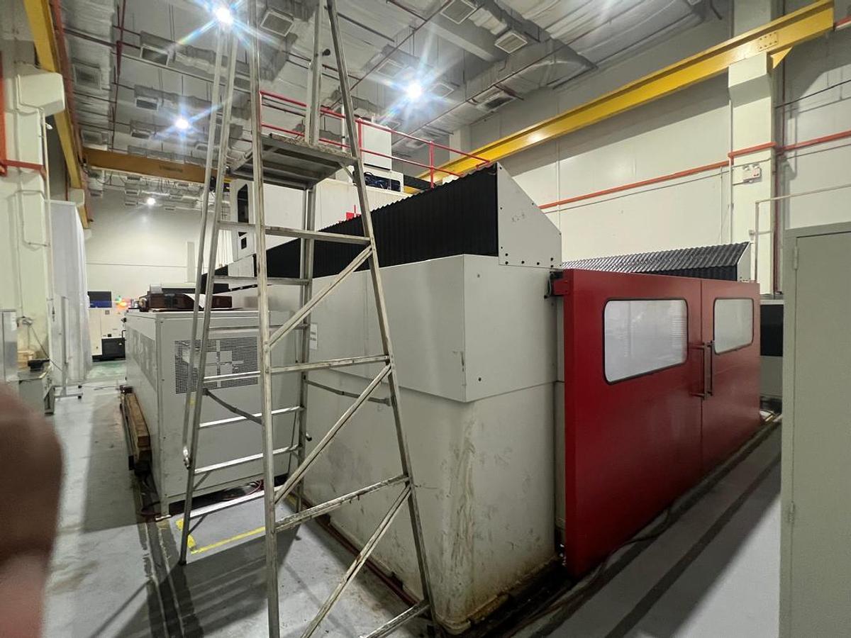 Used H&H ULTRA5 Moving Column Machining Center Year 2013