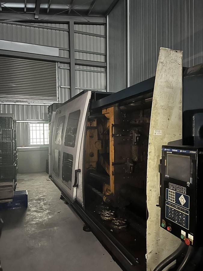 Used Nan Rong 1000T Injection Molding Machine