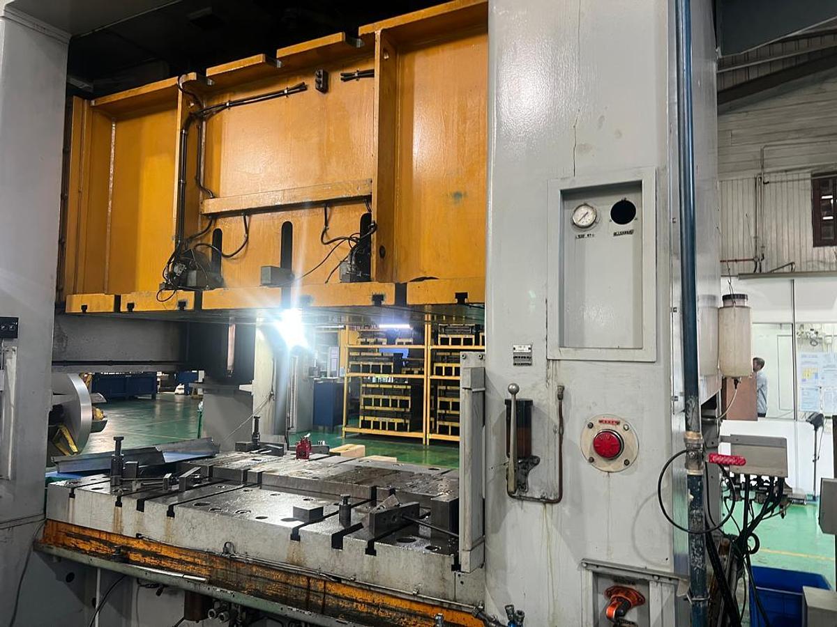 Used Aida D-30 300T Stamping Press Year 1981