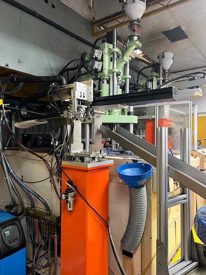 Used TKC KT-200R 45T Vertical Injection Molding Year 2017