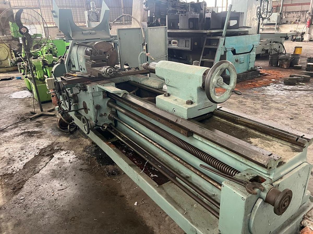 Used Injeon 1600mm Conventional Lathe (D.P.R.K)