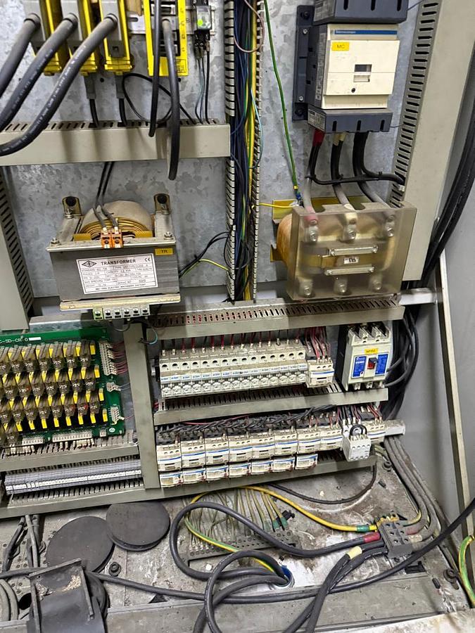 Used Kao Ming KMC-1800DV Double Column Maching Center Year 2010