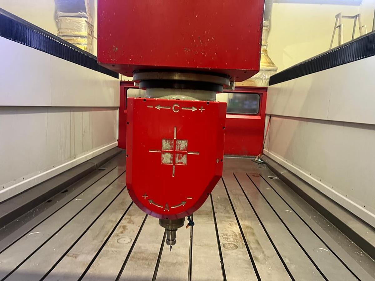 Used H&H ULTRA5 Moving Column Machining Center Year 2013