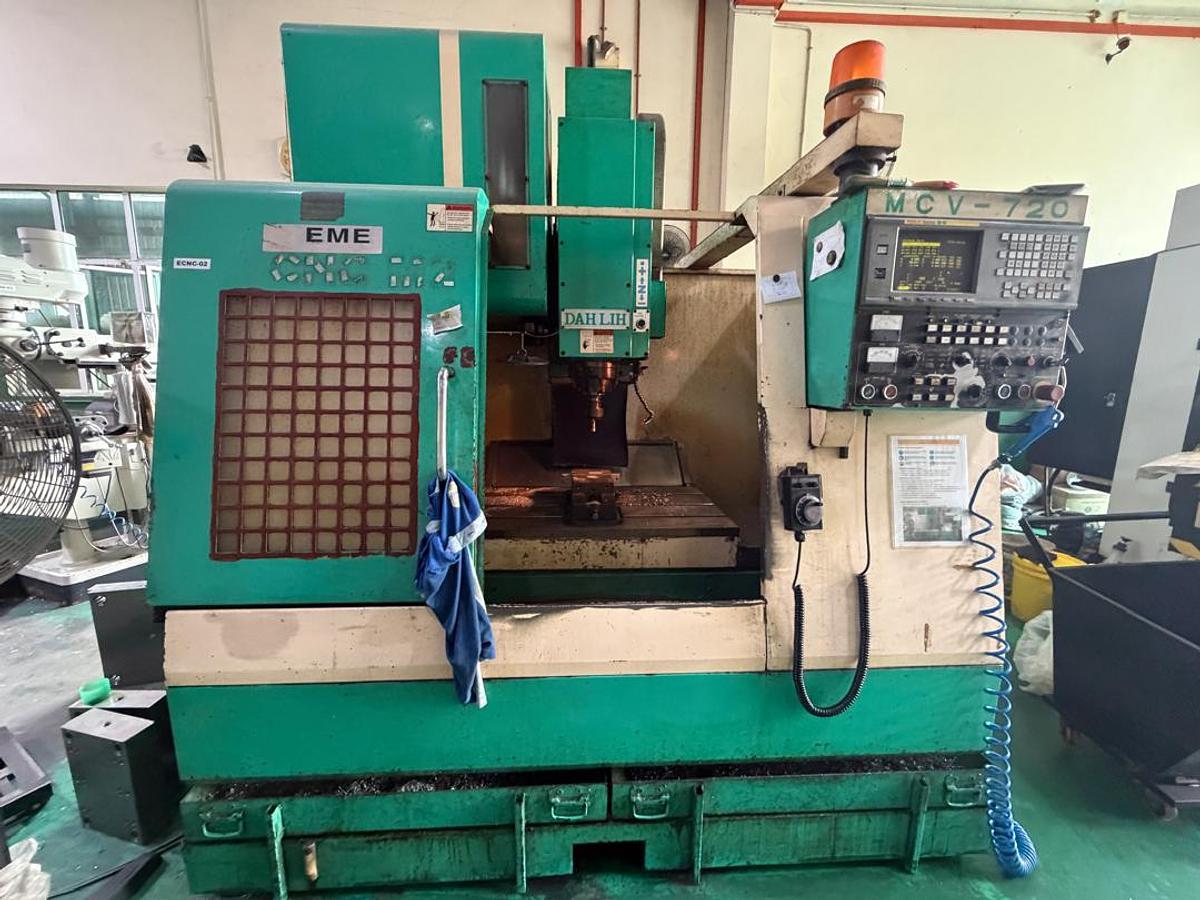 Used Dahlih MCV-720 Vertical Machining Center Year 2000