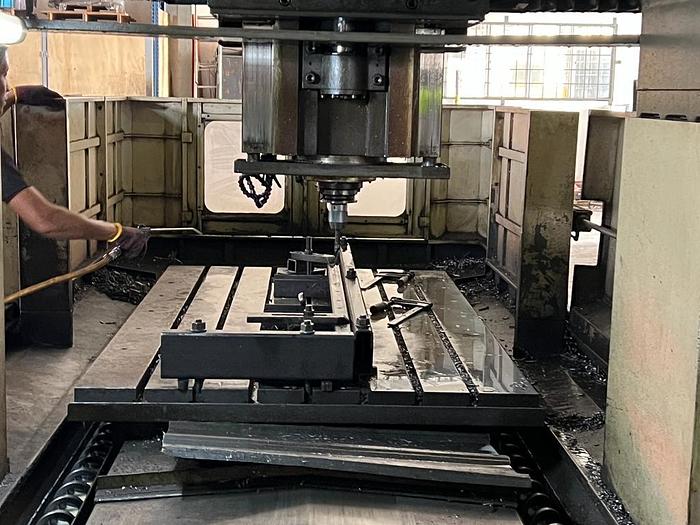 Used CHANG Model CDM-2000SD Year 2011 Double Column Machining Center