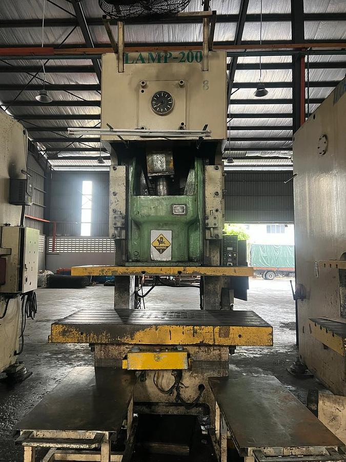 Used LI CHIN LAMP-200 Mechanical Stamping Press Year 2003
