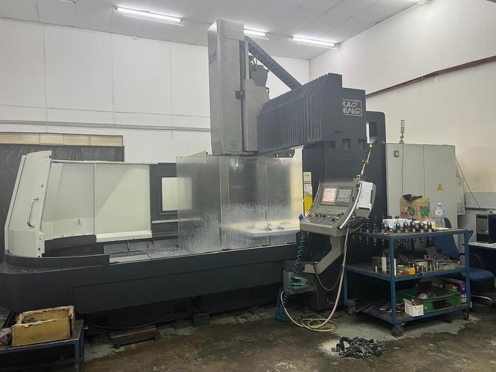 Used Double Column Machine KMC2000 Year 2019