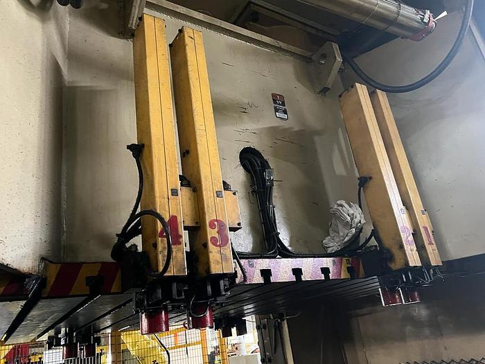 Used Hyundai 300T Model SA2-300 Year 1996 Stamping Press