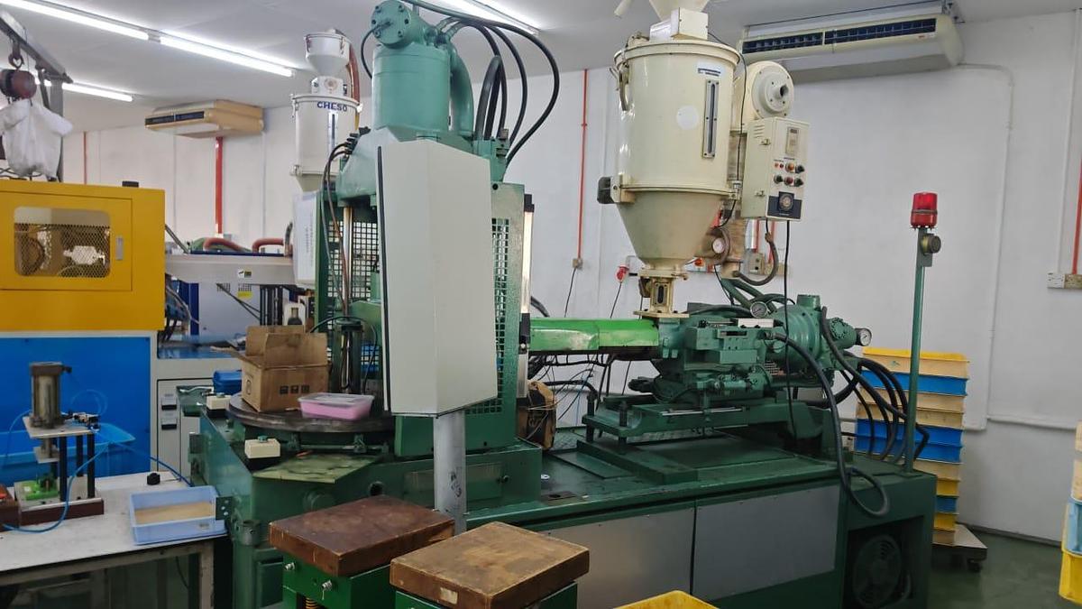 Used Nissei 80T Vertical Injection Molding Machine