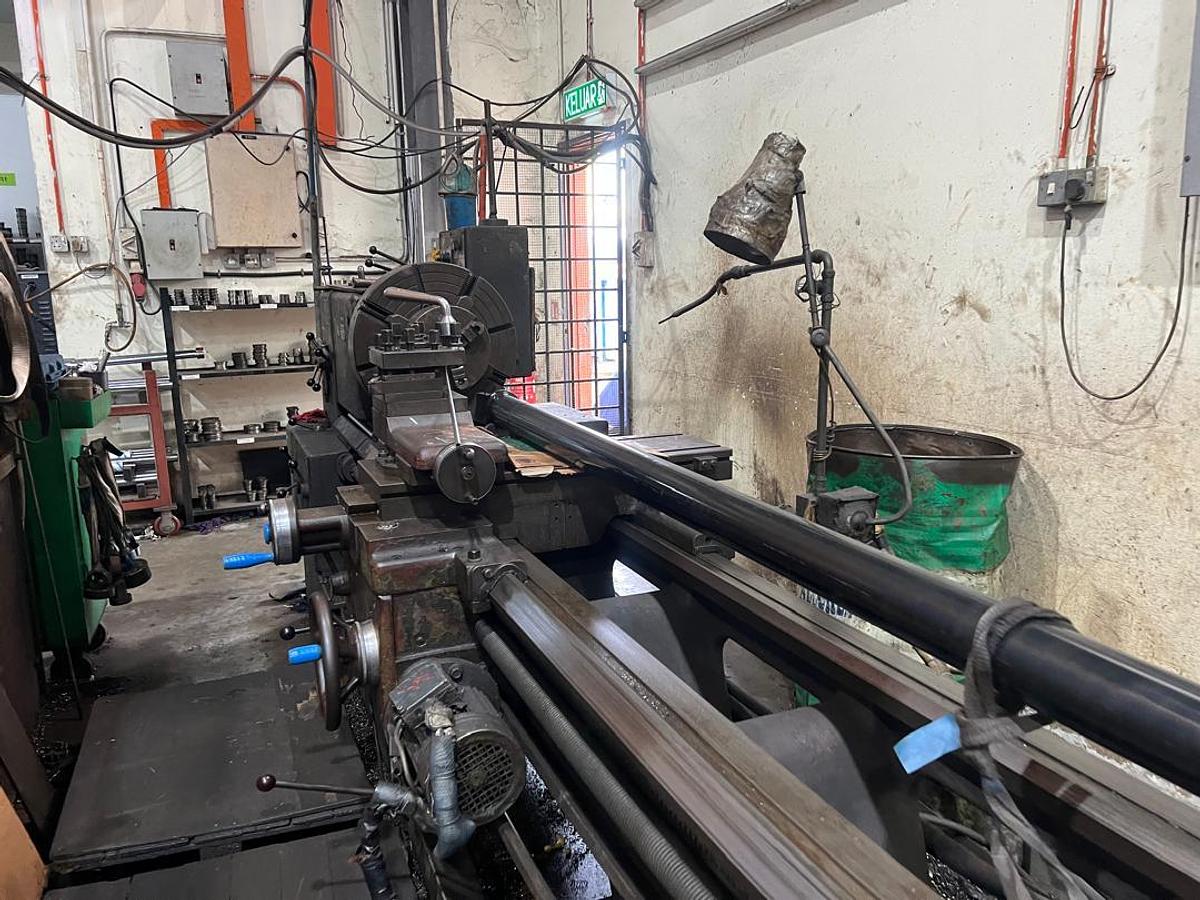 Used TOS Trencin SN 63B Conventional Lathe 4m