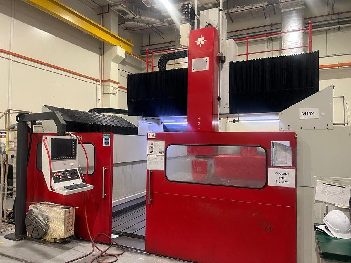 Used H&H ULTRA5 Moving Column Machining Center Year 2013