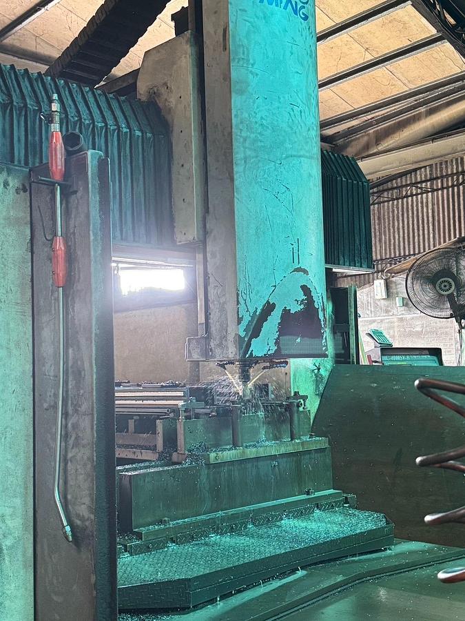 Used Kao Ming KMC 4000 SV-H Double Column Machining Center