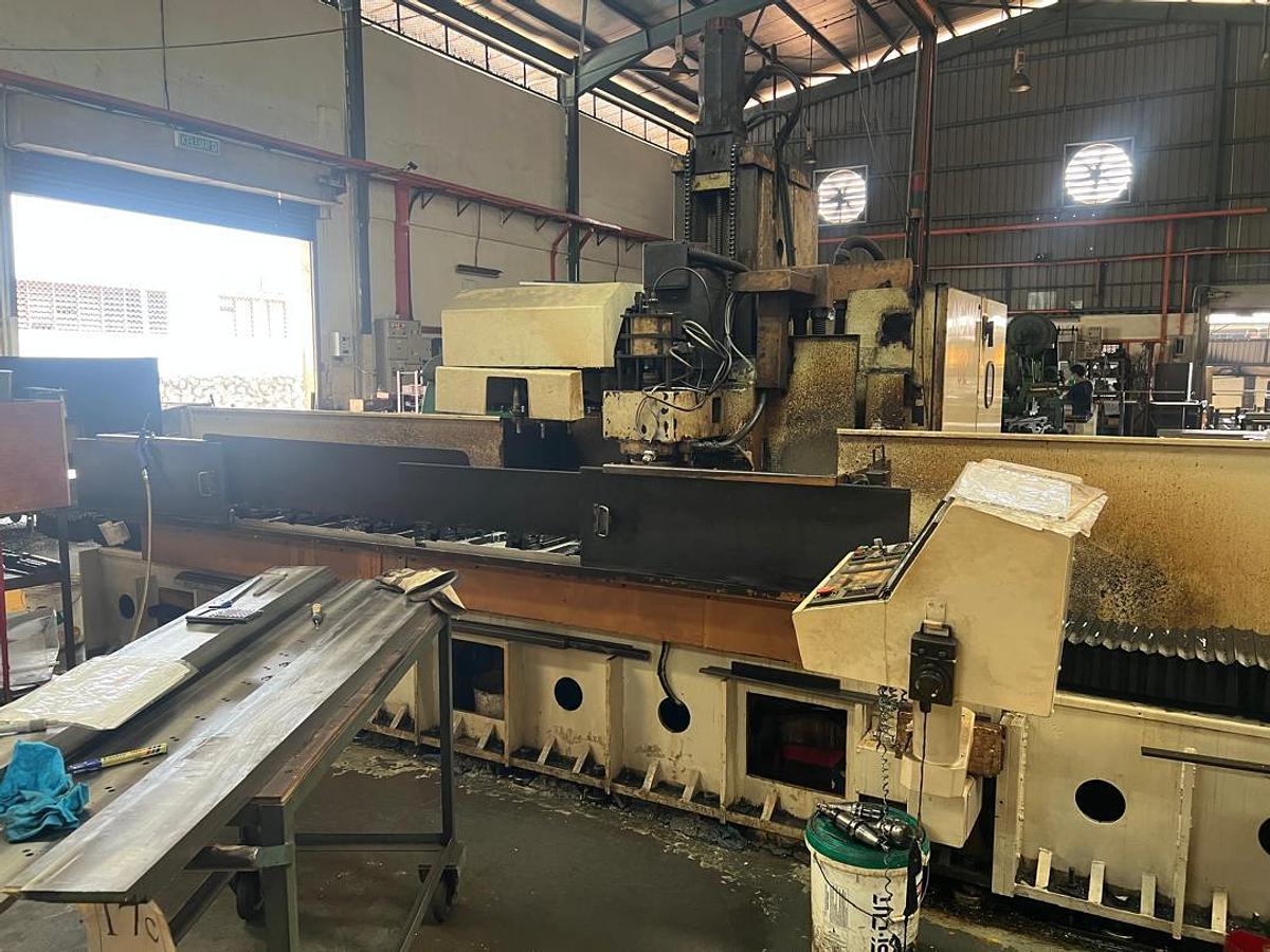Used Fong Lee MCV-3000XL Milling Machine Year 1996