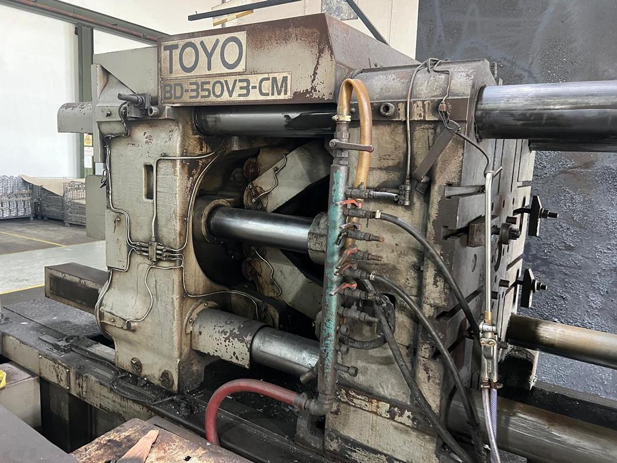 Used TOYO 350T Model BD-350V3-CM Year 2000 Die Casting Machine