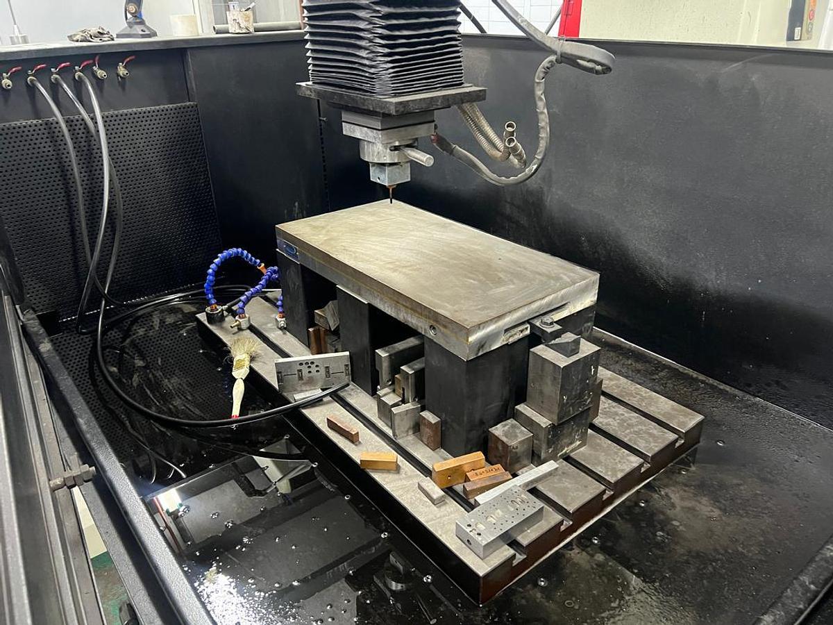 Used MaxSee P56 Die Sinking EDM Year 2010