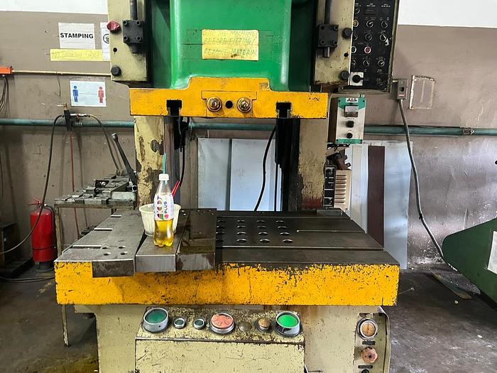 Used SEYI 110T Stamping Press Year 1997