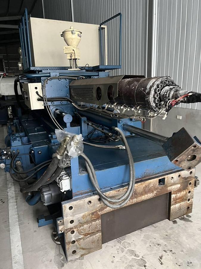 Used Nan Rong 1000T Injection Molding Machine