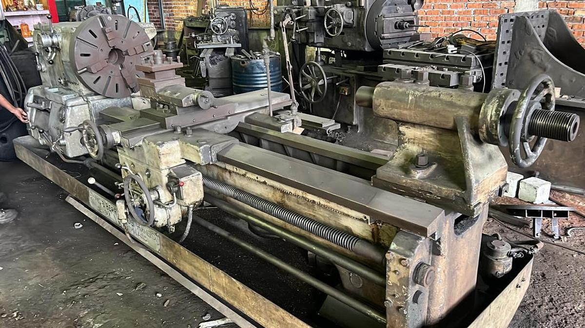 Used Binns & Berry Conventional Lathe