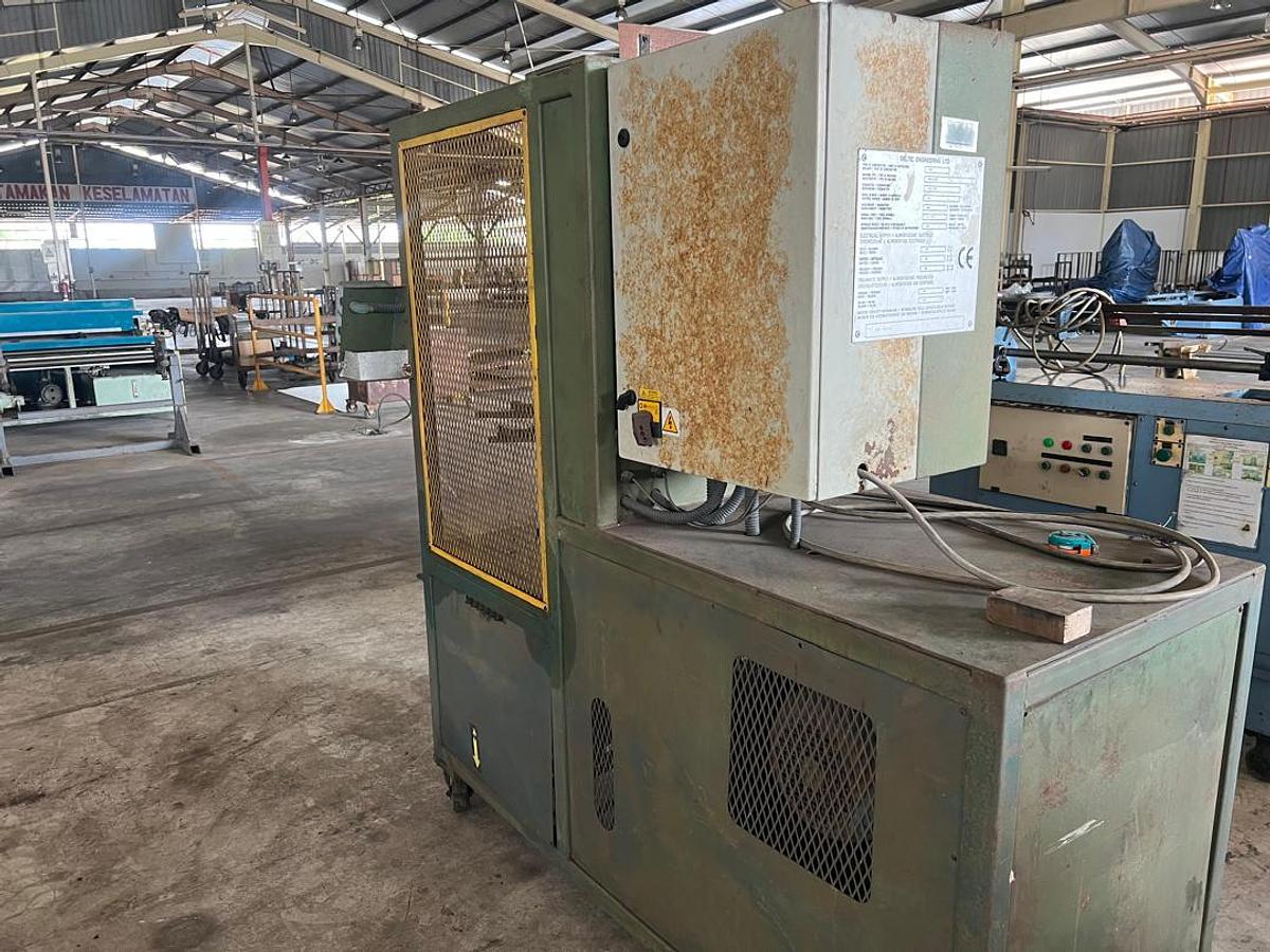 Used Deltic Ridgelocker Machine Year 1995