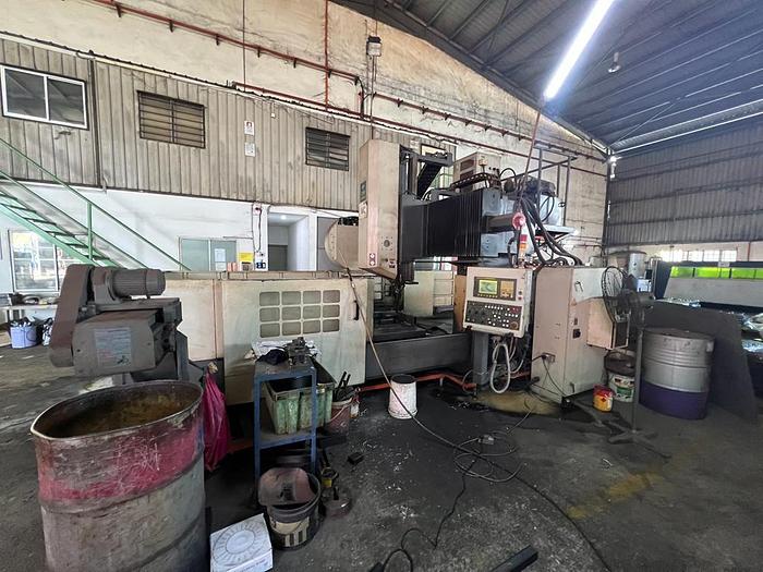 Used CHANG Model CDM-2000SD Year 2011 Double Column Machining Center