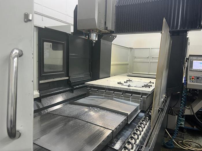 Used Double Column Machine KMC2000 Year 2019