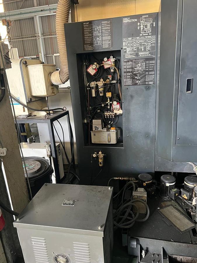 Used Makino V33 CNC Vertical Machining Center Year 2004