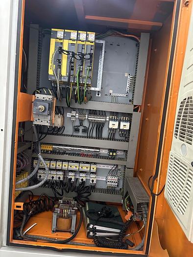 Used SAMSUNG LCV500 Year 2014 Vertical Machining Center