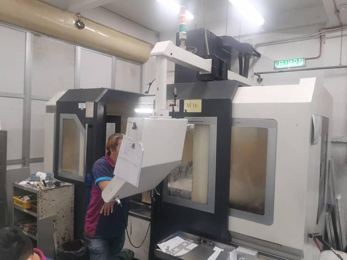 Used Hartford LG1370 Vertical Machining Center Year 2011