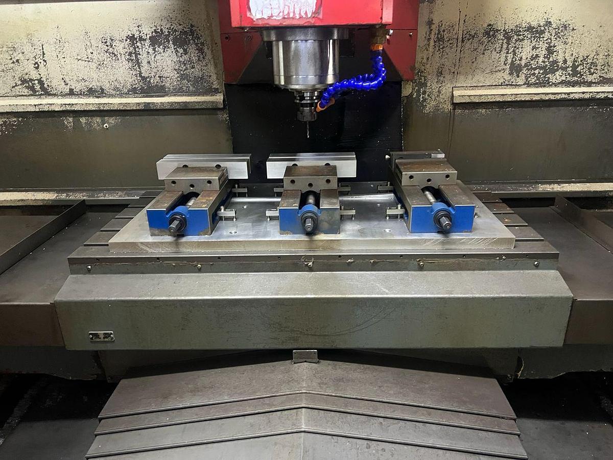 Used AWEA AF-1000 Vertical Machining Center Year 2006