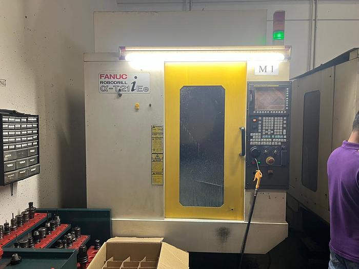 Used Fanuc Robodrill α-T21iEe Year 2008 CNC Vertical Machining Center