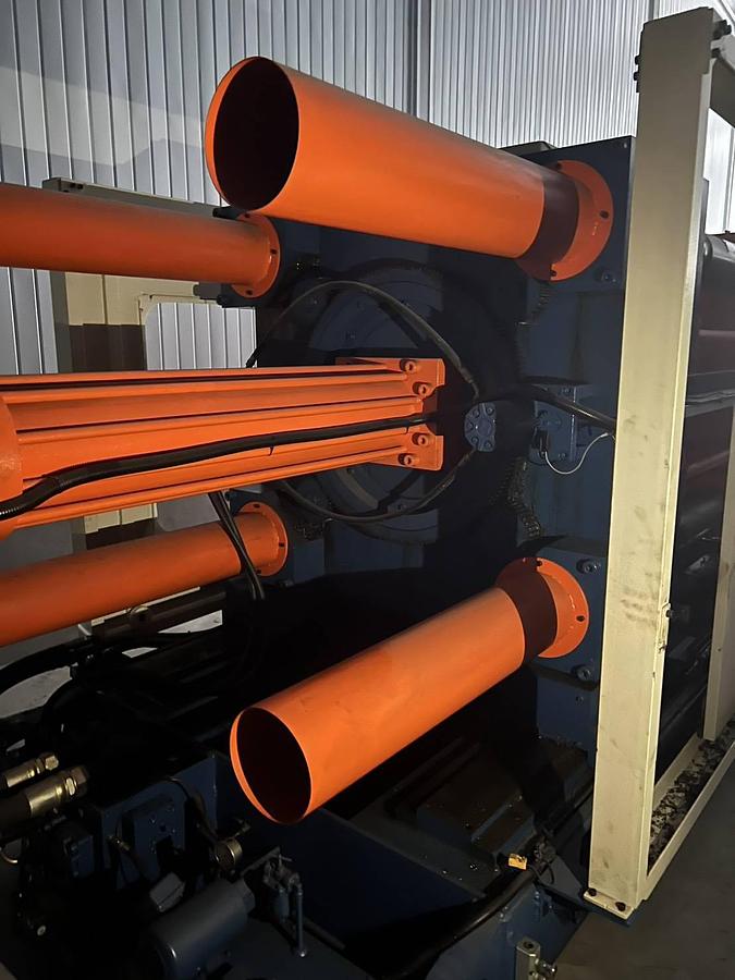 Used Nan Rong 1000T Injection Molding Machine