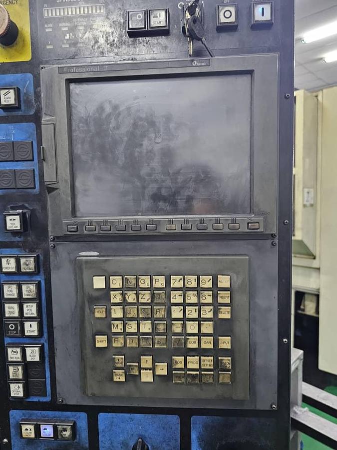 Used Makino S33 Vertical Machining Center Year 2003