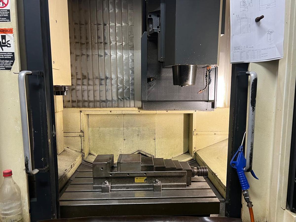 Used Makino S33 Vertical Machining Center Year 2003