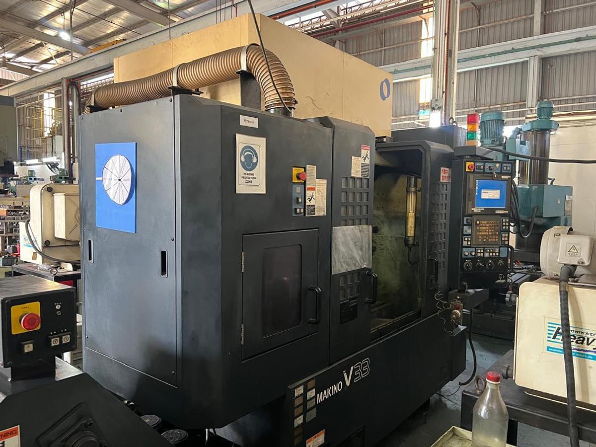 Used Makino V33 CNC Vertical Machining Center Year 2004