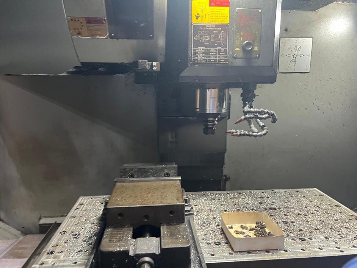 Used Topwell TW-1046 Vertical Machining Center Year 2011