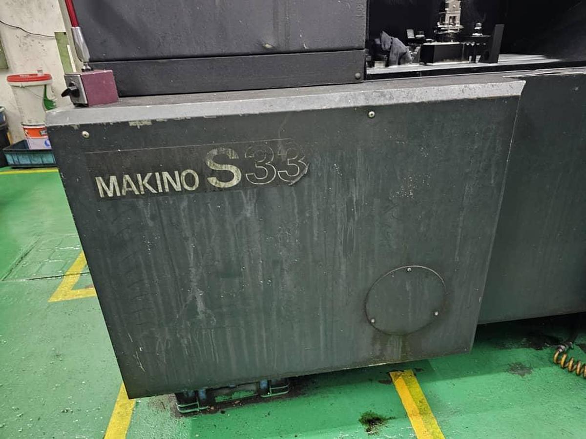 Used Makino S33 Vertical Machining Center Year 2003