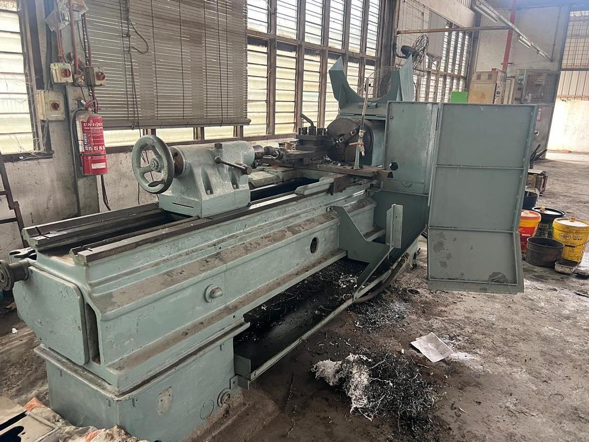 Used Injeon 1600mm Conventional Lathe (D.P.R.K)