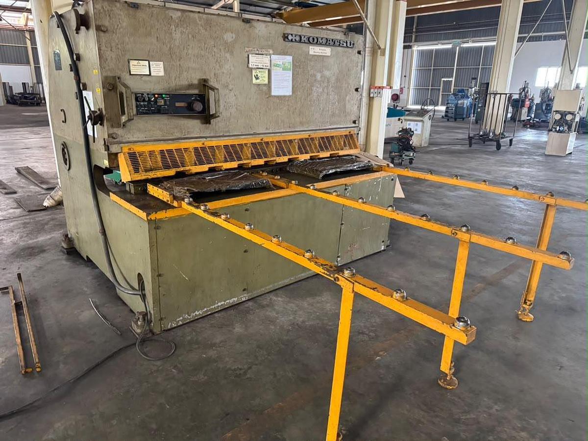 Used Komatsu Metal Plate Shearing Machine (Japan)