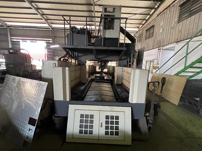 Used CHANG Model CDM-2000SD Year 2011 Double Column Machining Center